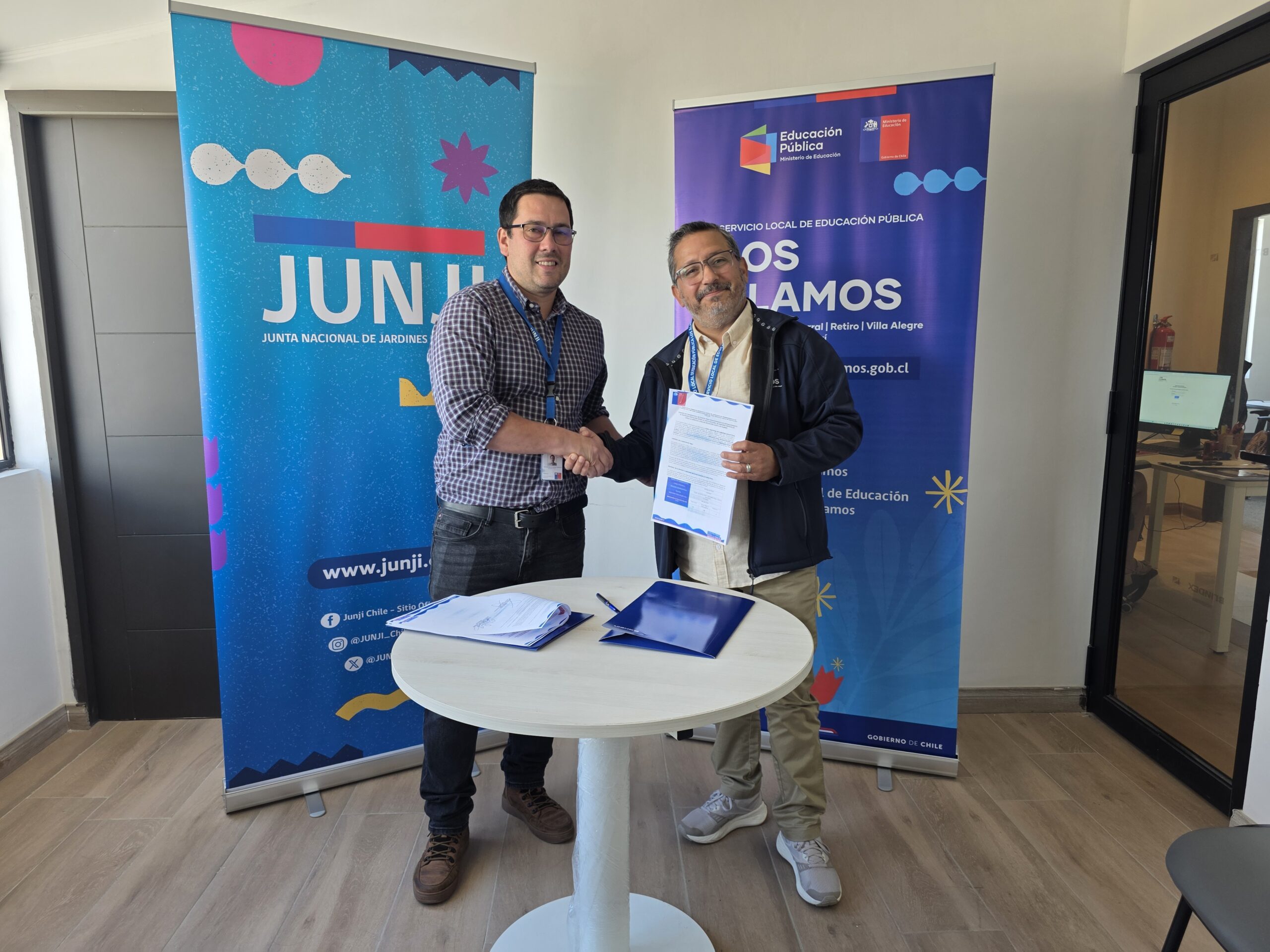 SLEP Los Álamos y JUNJI firmaron importante convenio para la administración de las salas cuna y jardines infantiles