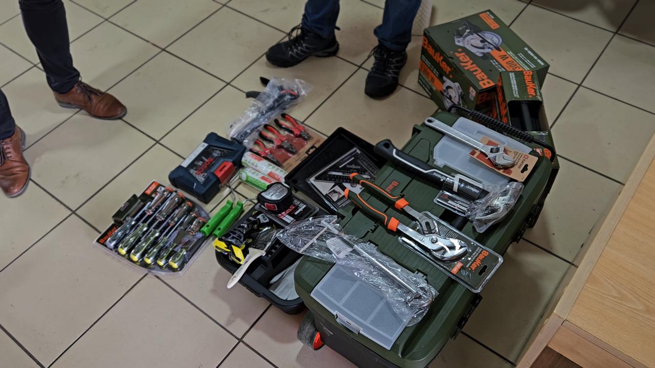 El SLEP Los Álamos entrega kits de herramientas para apoyar y agilizar mejoras en los establecimientos del territorio