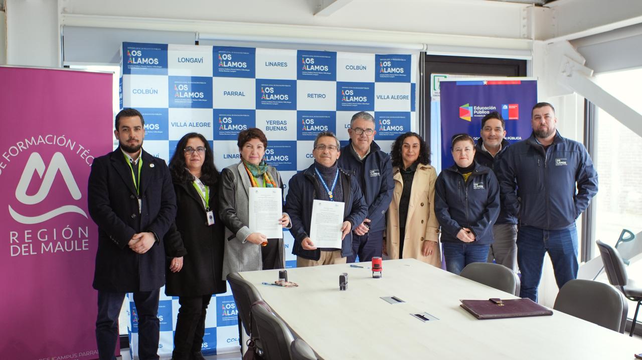 SLEP Los Álamos y CFT Estatal Del Maule Firman Convenio de Cooperación