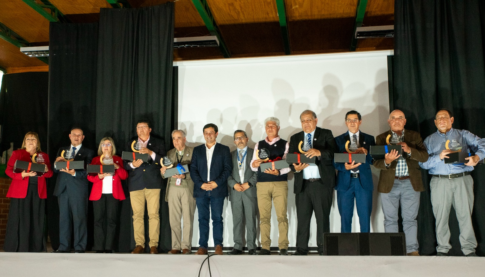 SLEP Los Álamos rinde emotivo homenaje a las y los asistentes de la educación de todo el territorio